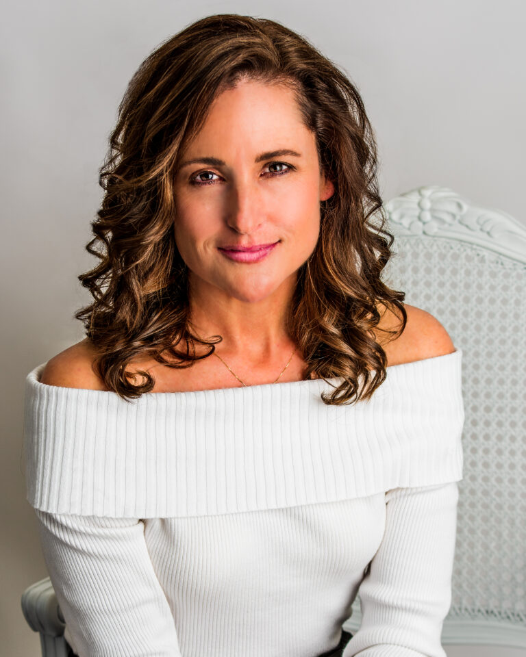 Robyn Raye, Heashots _81D6364 v1 72p website